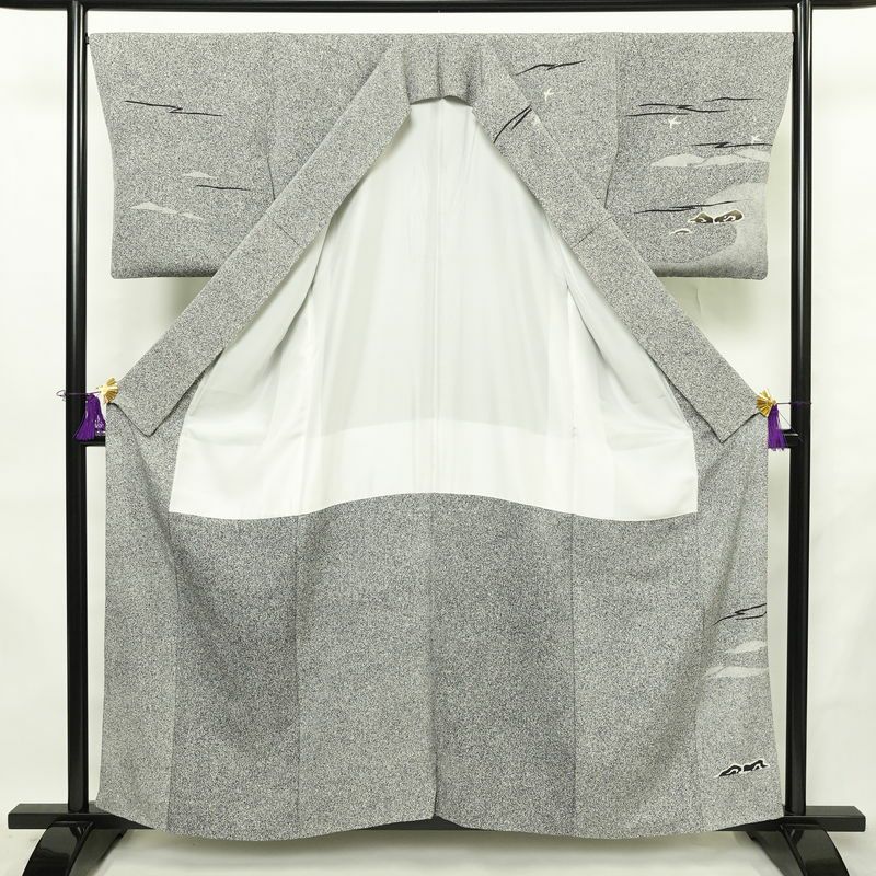 訪問着 美品 落款入り 正絹 風景柄 袷仕立て 身丈159cm 裄丈67cm リサイクル着物 着物 箔 共八掛 銀彩 卒業式 フォーマル グレー_画像3