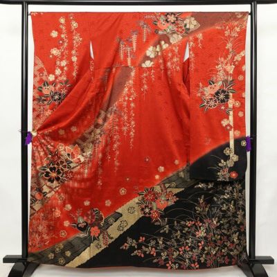 振袖 良品 金駒刺繍 正絹 花柄 袷仕立て 身丈161cm 裄丈66cm リサイクル着物 着物 箔 金彩 成人式 二十歳 二十歳の集い パーティー 萩 フォーマル 赤・朱