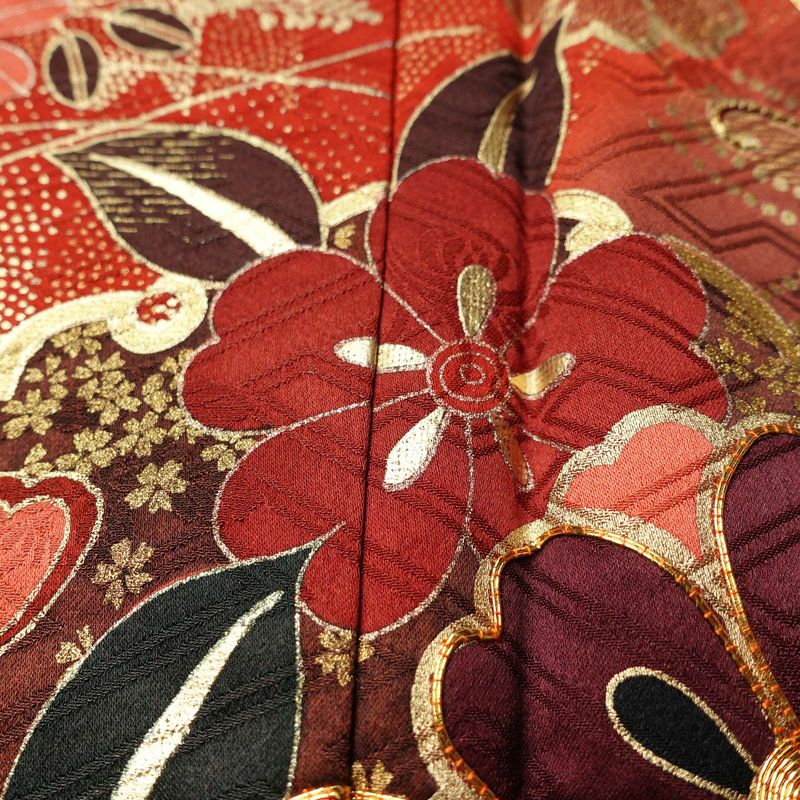 振袖 良品 金駒刺繍 正絹 花柄 袷仕立て 身丈161cm 裄丈66cm リサイクル着物 着物 箔 金彩 成人式 二十歳 二十歳の集い パーティー 萩 フォーマル 赤・朱_画像9