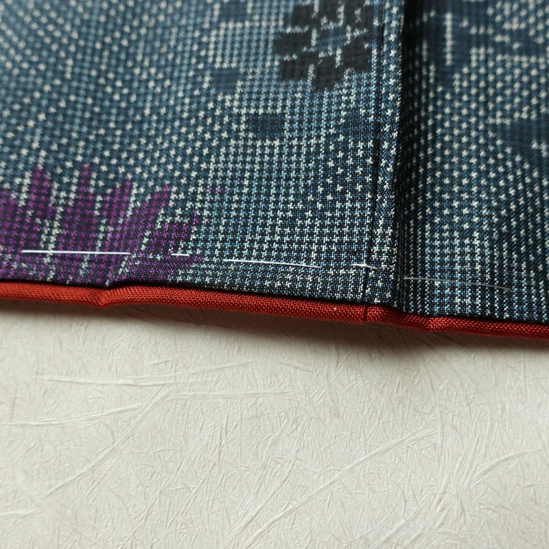 紬 しつけ糸付き 正絹 花柄 袷仕立て 身丈154cm 裄丈65.5cm リサイクル着物 着物 青・紺_画像9