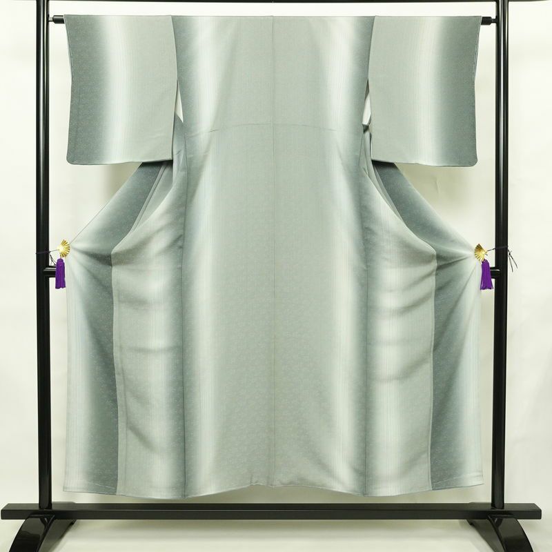 小紋 良品 しつけ糸付き 付下小紋 正絹 縞柄・線柄 袷仕立て 身丈150.5cm 裄丈63.5cm リサイクル着物 着物 緑・うぐいす色_画像1