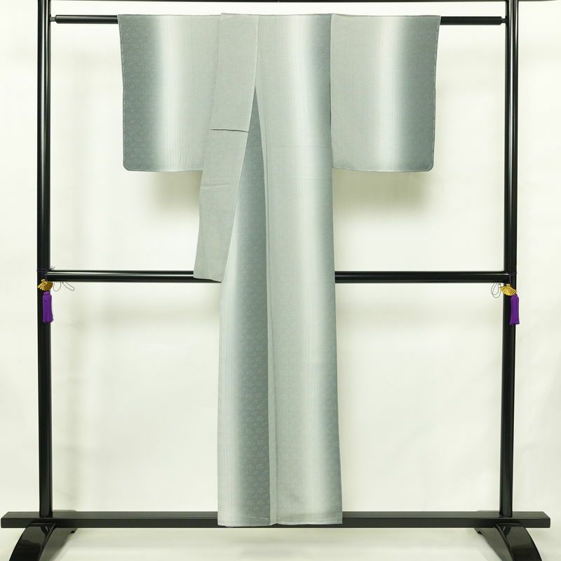 小紋 良品 しつけ糸付き 付下小紋 正絹 縞柄・線柄 袷仕立て 身丈150.5cm 裄丈63.5cm リサイクル着物 着物 緑・うぐいす色_画像2