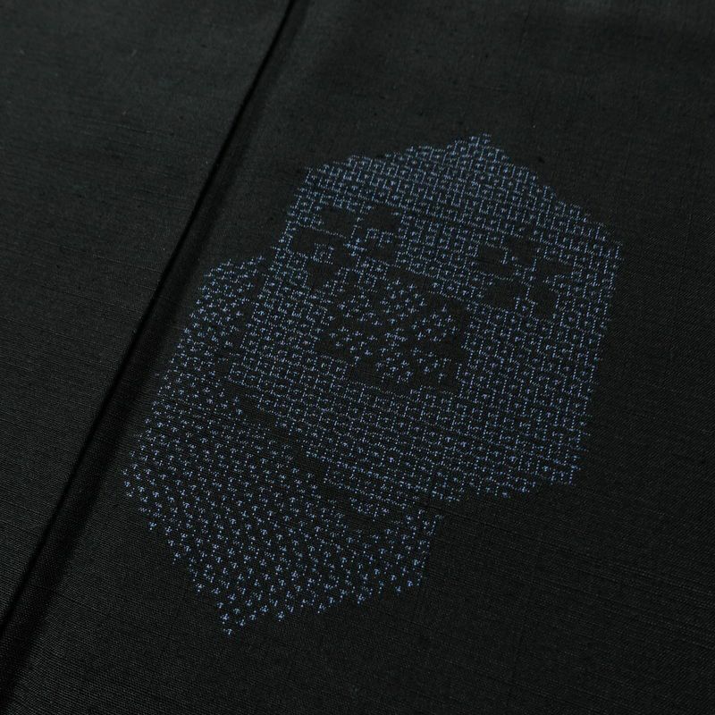 結城紬 本場真綿結城紬 百山亀甲 証紙あり 正絹 亀甲柄 袷仕立て 身丈160cm 裄丈63.5cm リサイクル着物 着物 洒落 黒_画像6