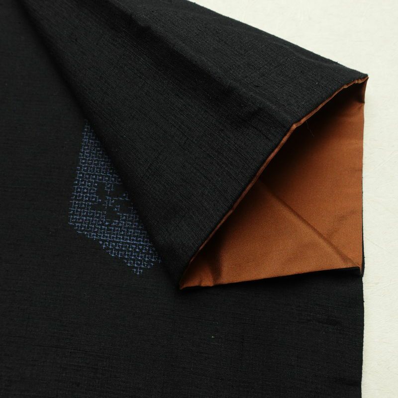 結城紬 本場真綿結城紬 百山亀甲 証紙あり 正絹 亀甲柄 袷仕立て 身丈160cm 裄丈63.5cm リサイクル着物 着物 洒落 黒_画像12