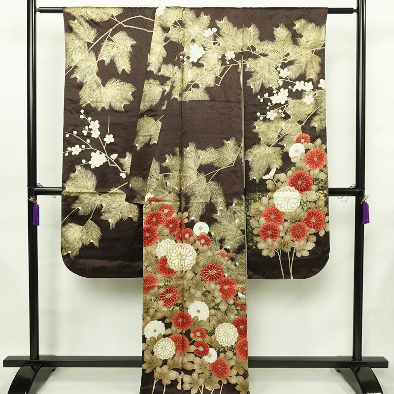 振袖 金駒刺繍 綸子 正絹 花柄 袷仕立て 身丈165.5cm 裄丈69.5cm リサイクル着物 着物 箔 金彩 成人式 二十歳 二十歳の集い フォーマル 菊 茶_画像2