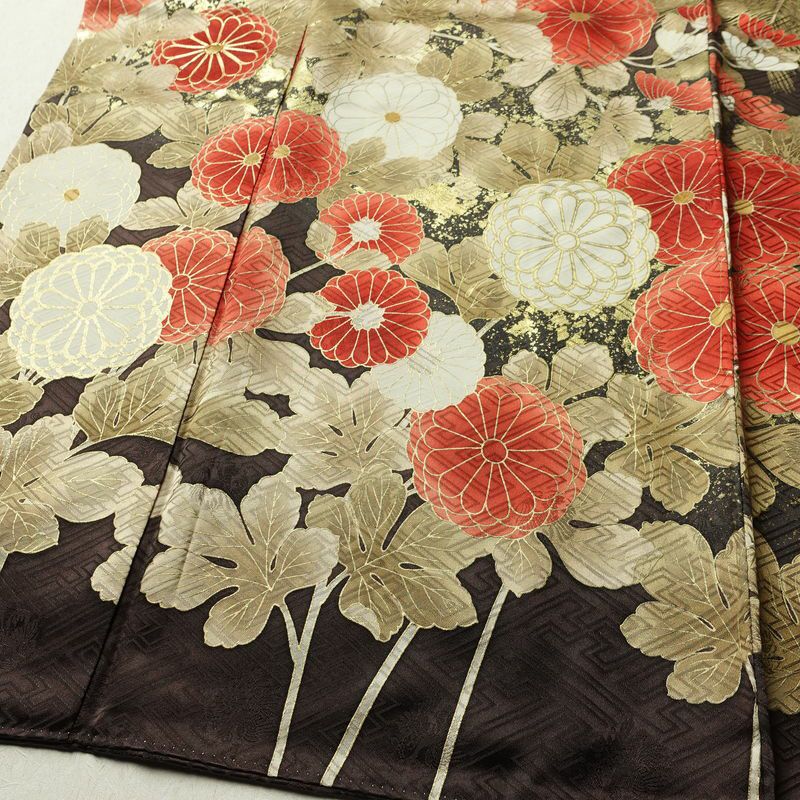 振袖 金駒刺繍 綸子 正絹 花柄 袷仕立て 身丈165.5cm 裄丈69.5cm リサイクル着物 着物 箔 金彩 成人式 二十歳 二十歳の集い フォーマル 菊 茶_画像4
