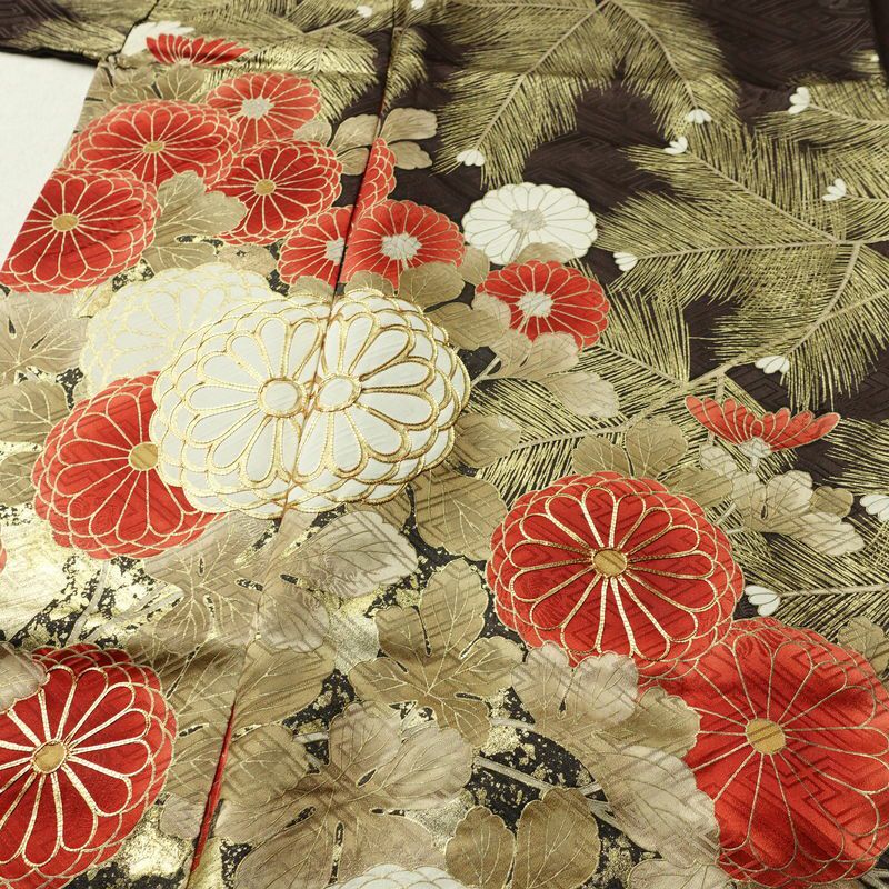 振袖 金駒刺繍 綸子 正絹 花柄 袷仕立て 身丈165.5cm 裄丈69.5cm リサイクル着物 着物 箔 金彩 成人式 二十歳 二十歳の集い フォーマル 菊 茶_画像5