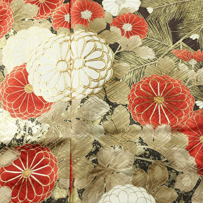 振袖 金駒刺繍 綸子 正絹 花柄 袷仕立て 身丈165.5cm 裄丈69.5cm リサイクル着物 着物 箔 金彩 成人式 二十歳 二十歳の集い フォーマル 菊 茶_画像6