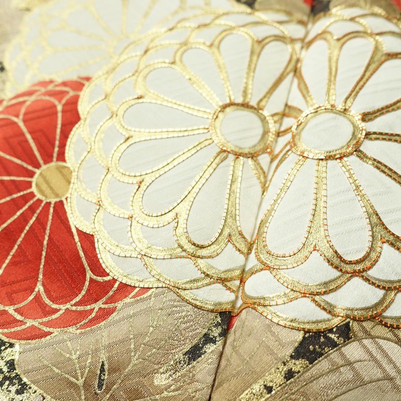 振袖 金駒刺繍 綸子 正絹 花柄 袷仕立て 身丈165.5cm 裄丈69.5cm リサイクル着物 着物 箔 金彩 成人式 二十歳 二十歳の集い フォーマル 菊 茶_画像7