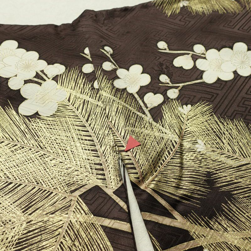 振袖 金駒刺繍 綸子 正絹 花柄 袷仕立て 身丈165.5cm 裄丈69.5cm リサイクル着物 着物 箔 金彩 成人式 二十歳 二十歳の集い フォーマル 菊 茶_画像13
