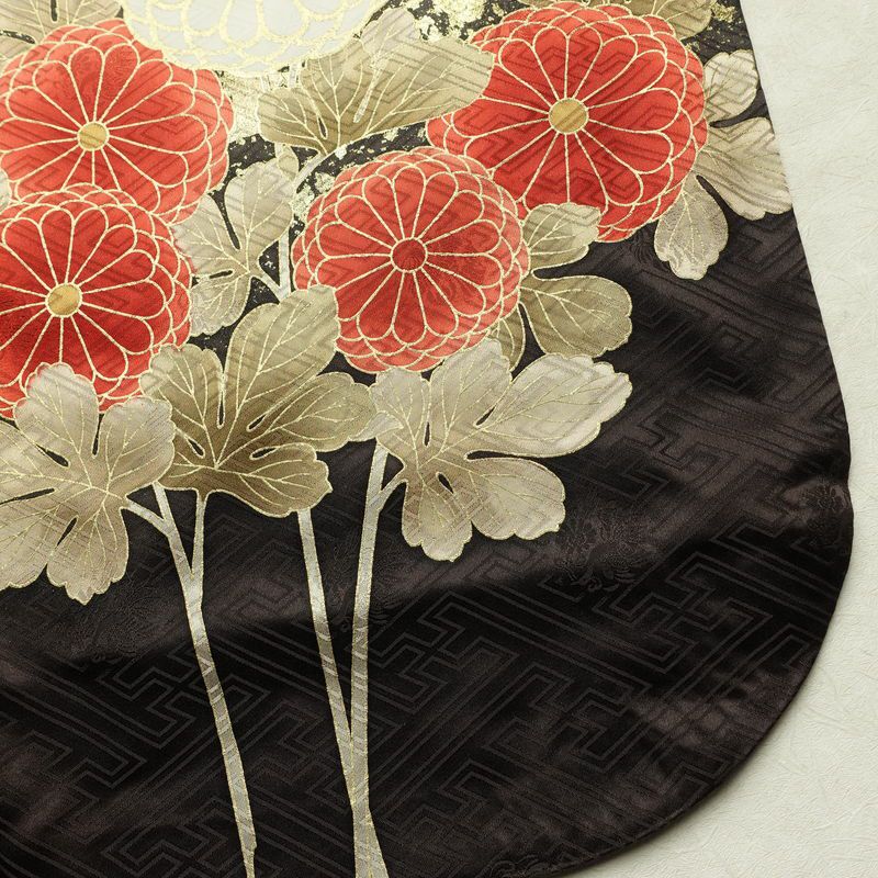 振袖 金駒刺繍 綸子 正絹 花柄 袷仕立て 身丈165.5cm 裄丈69.5cm リサイクル着物 着物 箔 金彩 成人式 二十歳 二十歳の集い フォーマル 菊 茶_画像17