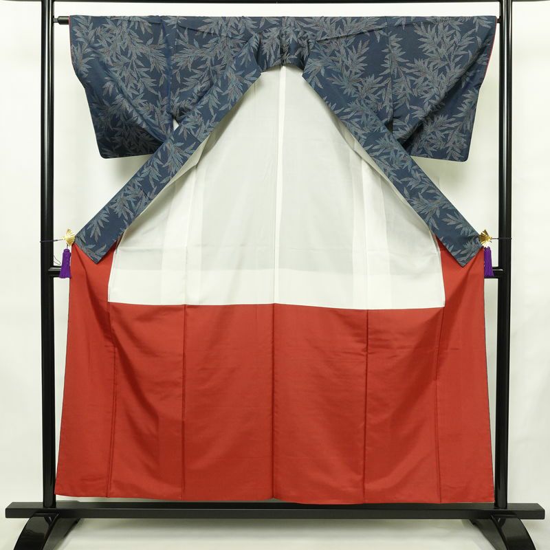 紬 正絹 木の葉・植物柄 袷仕立て 身丈157cm 裄丈65cm リサイクル着物 着物 青・紺_画像3