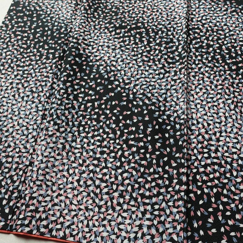 単衣 小紋 バチ衿仕立て ポリエステル 八掛付き 花柄 単衣仕立て 身丈165cm 裄丈66cm リサイクル着物 着物 黒_画像4