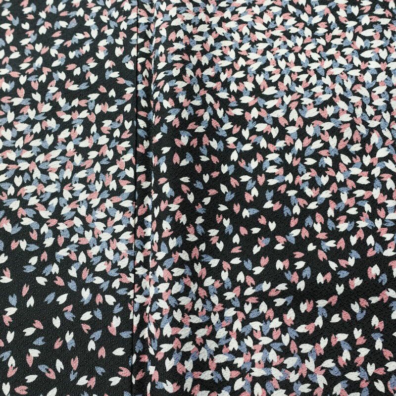 単衣 小紋 バチ衿仕立て ポリエステル 八掛付き 花柄 単衣仕立て 身丈165cm 裄丈66cm リサイクル着物 着物 黒_画像6