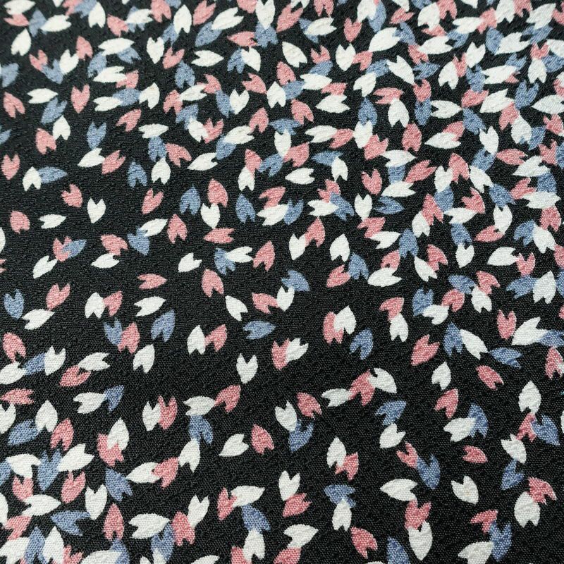単衣 小紋 バチ衿仕立て ポリエステル 八掛付き 花柄 単衣仕立て 身丈165cm 裄丈66cm リサイクル着物 着物 黒_画像7