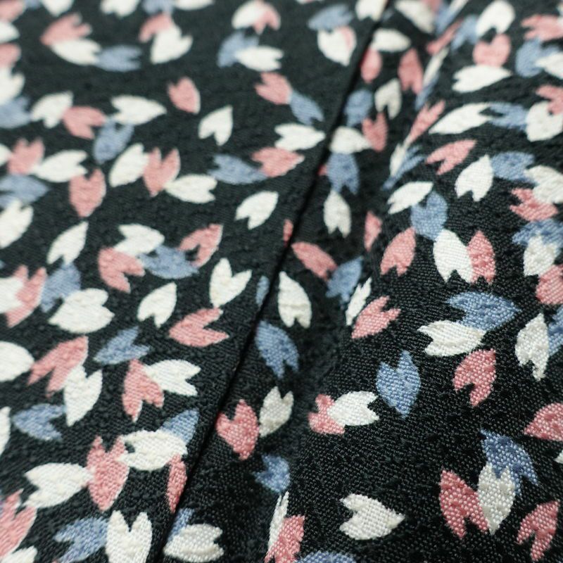 単衣 小紋 バチ衿仕立て ポリエステル 八掛付き 花柄 単衣仕立て 身丈165cm 裄丈66cm リサイクル着物 着物 黒_画像9