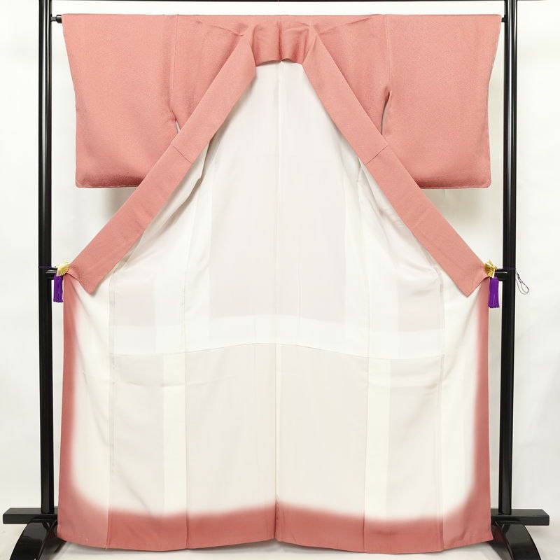 色無地 美品 落款入り しつけ糸付き 一つ紋付き 正絹 無地 袷仕立て 身丈165.5cm 裄丈65cm リサイクル着物 着物 お茶会 七五三 お宮参り フォーマル ピンク_画像3