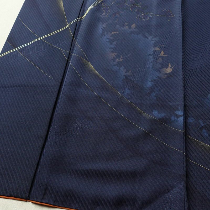 付け下げ 一つ紋付き 正絹 花柄 袷仕立て 身丈152.5cm 裄丈64.5cm リサイクル着物 着物 箔 金彩 フォーマル 青・紺_画像4