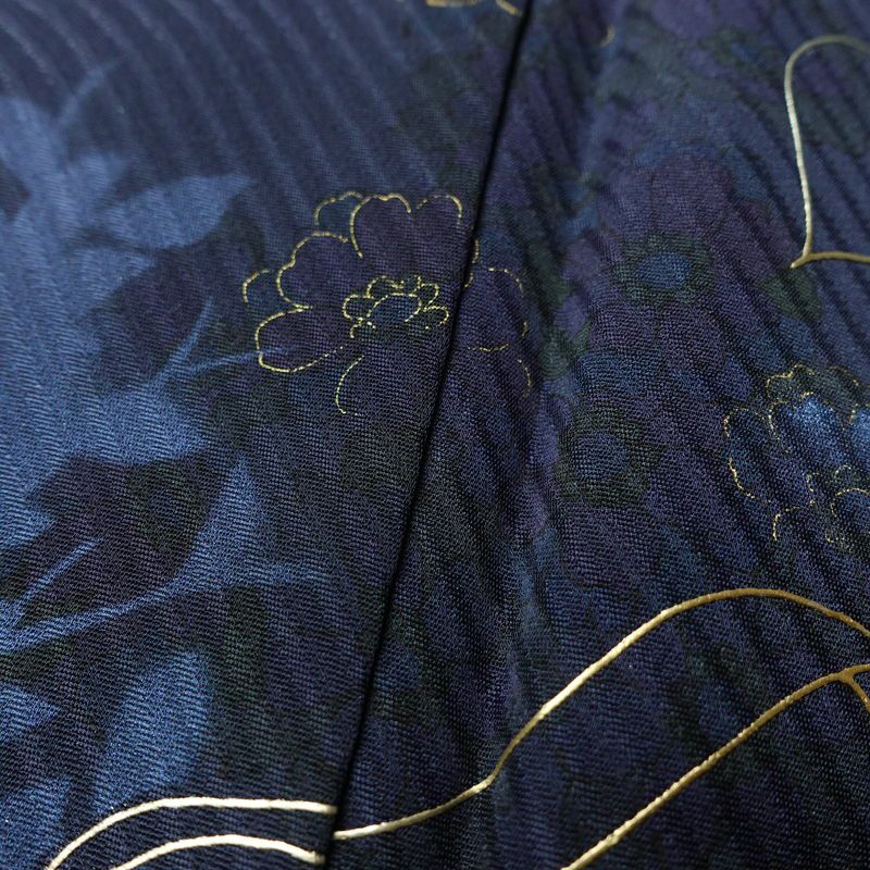 付け下げ 一つ紋付き 正絹 花柄 袷仕立て 身丈152.5cm 裄丈64.5cm リサイクル着物 着物 箔 金彩 フォーマル 青・紺_画像9