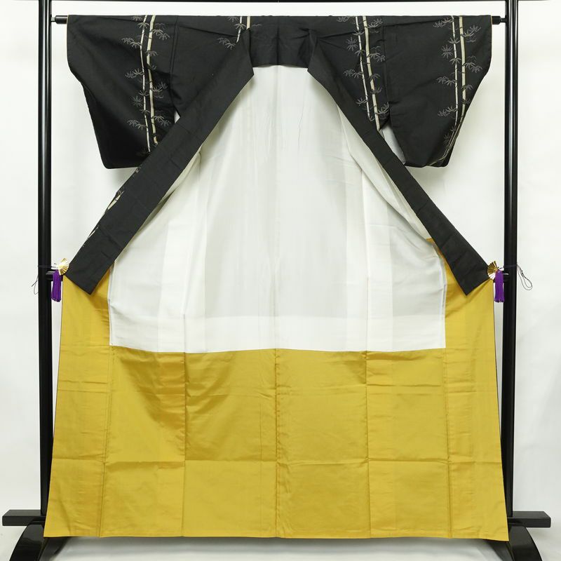 村山大島紬 正絹 木の葉・植物柄 袷仕立て 身丈164cm 裄丈62cm リサイクル着物 大島紬 着物 黒_画像3