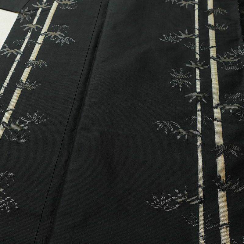 村山大島紬 正絹 木の葉・植物柄 袷仕立て 身丈164cm 裄丈62cm リサイクル着物 大島紬 着物 黒_画像5