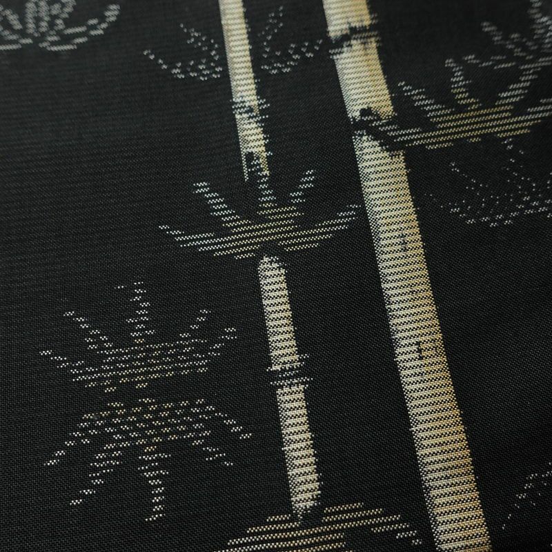 村山大島紬 正絹 木の葉・植物柄 袷仕立て 身丈164cm 裄丈62cm リサイクル着物 大島紬 着物 黒_画像9