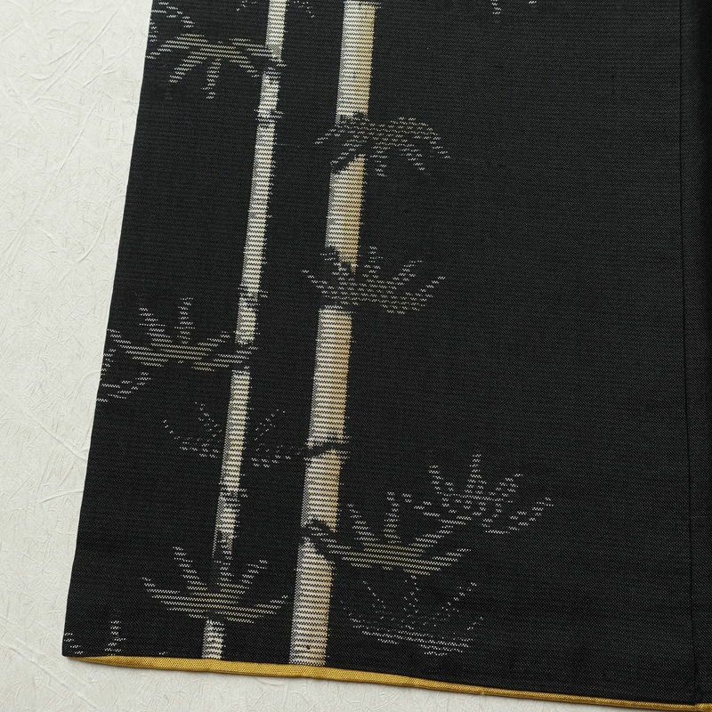 村山大島紬 正絹 木の葉・植物柄 袷仕立て 身丈164cm 裄丈62cm リサイクル着物 大島紬 着物 黒_画像12