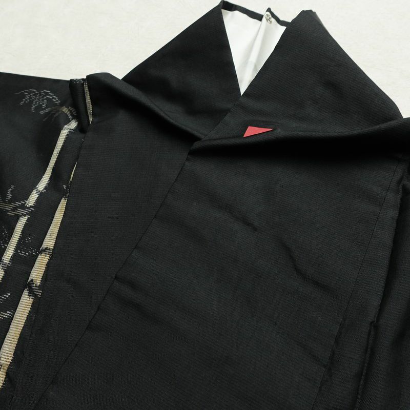 村山大島紬 正絹 木の葉・植物柄 袷仕立て 身丈164cm 裄丈62cm リサイクル着物 大島紬 着物 黒_画像16