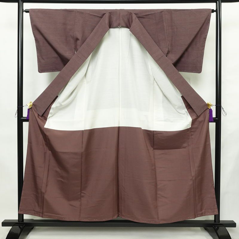 紬 良品 しつけ糸付き 正絹 無地 袷仕立て 身丈155cm 裄丈63.5cm リサイクル着物 着物 くすみパープル シンプル 紫・藤色_画像3