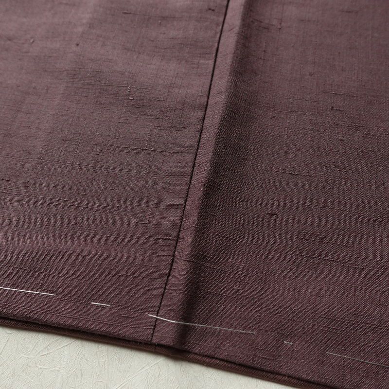 紬 良品 しつけ糸付き 正絹 無地 袷仕立て 身丈155cm 裄丈63.5cm リサイクル着物 着物 くすみパープル シンプル 紫・藤色_画像12