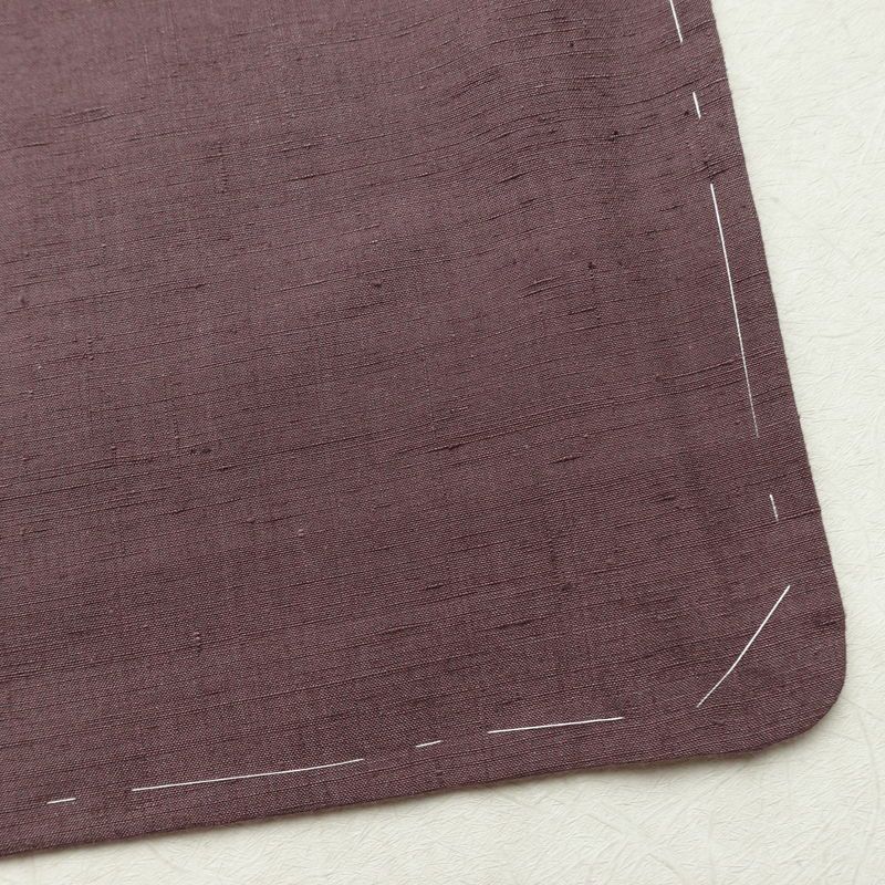 紬 良品 しつけ糸付き 正絹 無地 袷仕立て 身丈155cm 裄丈63.5cm リサイクル着物 着物 くすみパープル シンプル 紫・藤色_画像15