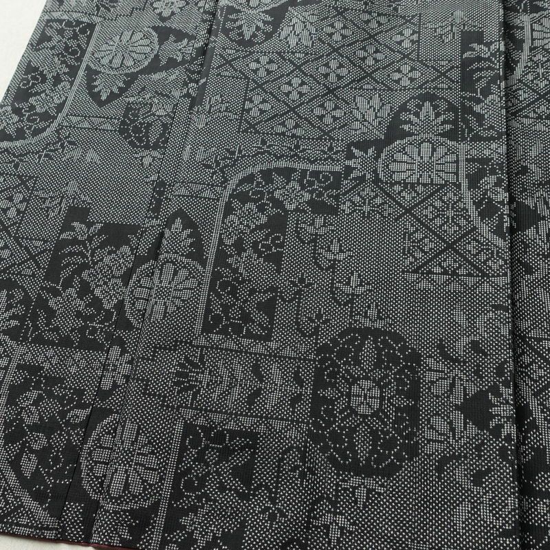 紬 正絹 木の葉・植物柄 袷仕立て 身丈155.5cm 裄丈63.5cm リサイクル着物 着物 黒_画像4