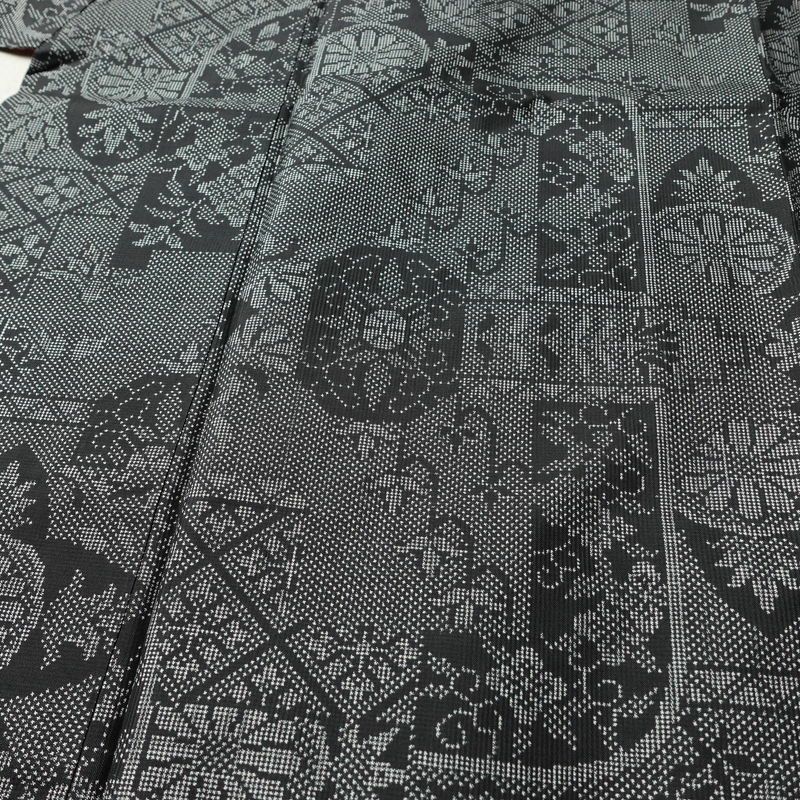 紬 正絹 木の葉・植物柄 袷仕立て 身丈155.5cm 裄丈63.5cm リサイクル着物 着物 黒_画像5