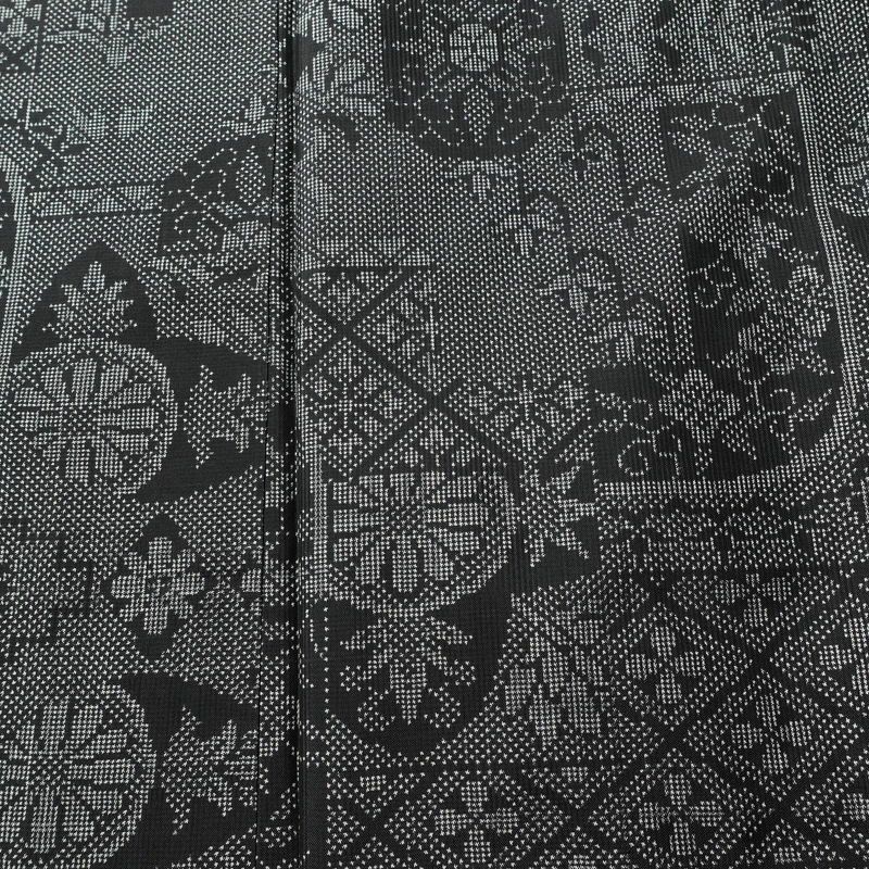 紬 正絹 木の葉・植物柄 袷仕立て 身丈155.5cm 裄丈63.5cm リサイクル着物 着物 黒_画像6