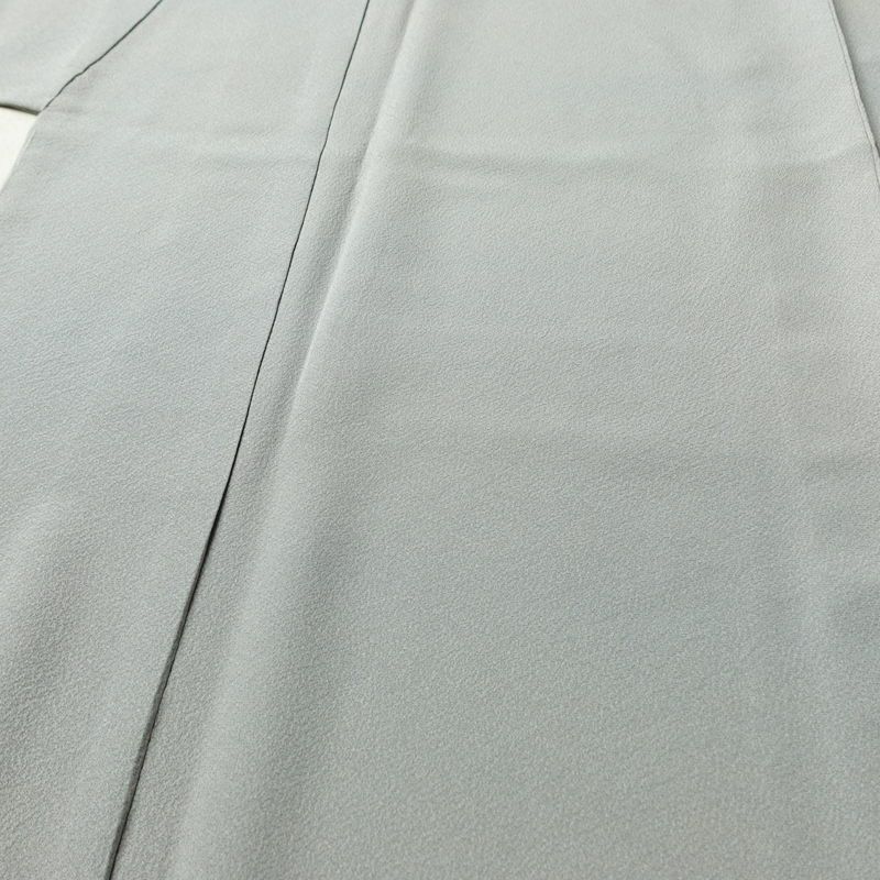 色無地 しつけ糸付き 縮緬 一つ紋付き 正絹 無地 袷仕立て 身丈158cm 裄丈64cm リサイクル着物 着物 お茶会 フォーマル シンプル グレー_画像5