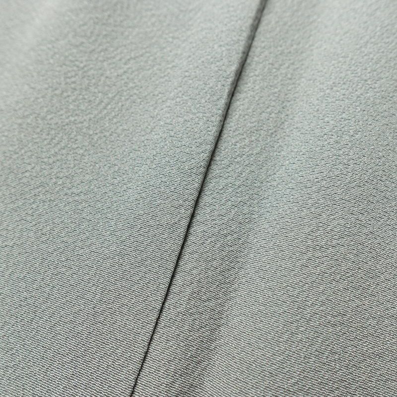 色無地 しつけ糸付き 縮緬 一つ紋付き 正絹 無地 袷仕立て 身丈158cm 裄丈64cm リサイクル着物 着物 お茶会 フォーマル シンプル グレー_画像7