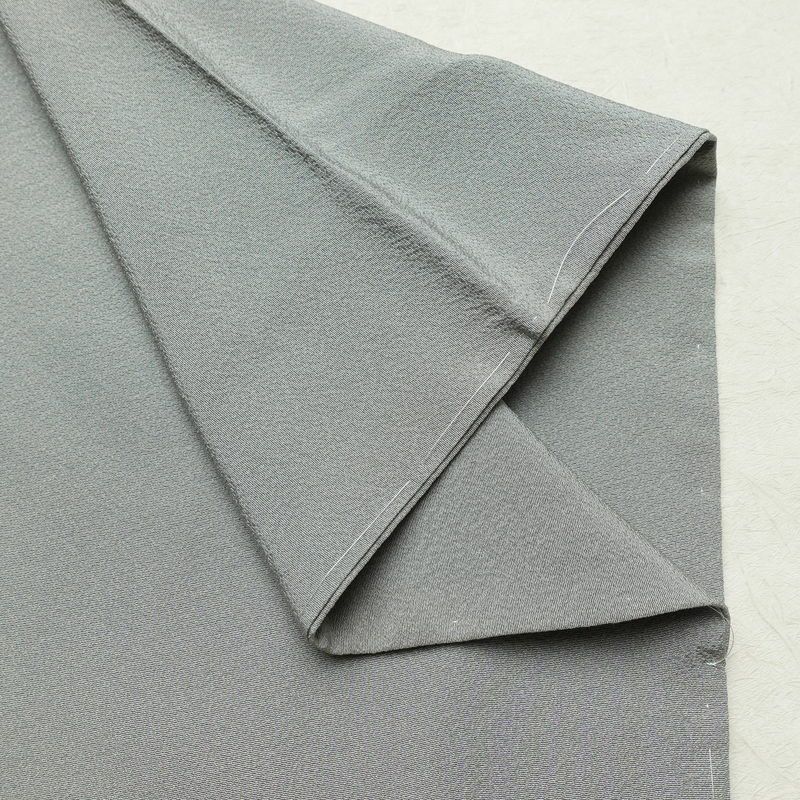 色無地 しつけ糸付き 縮緬 一つ紋付き 正絹 無地 袷仕立て 身丈158cm 裄丈64cm リサイクル着物 着物 お茶会 フォーマル シンプル グレー_画像16