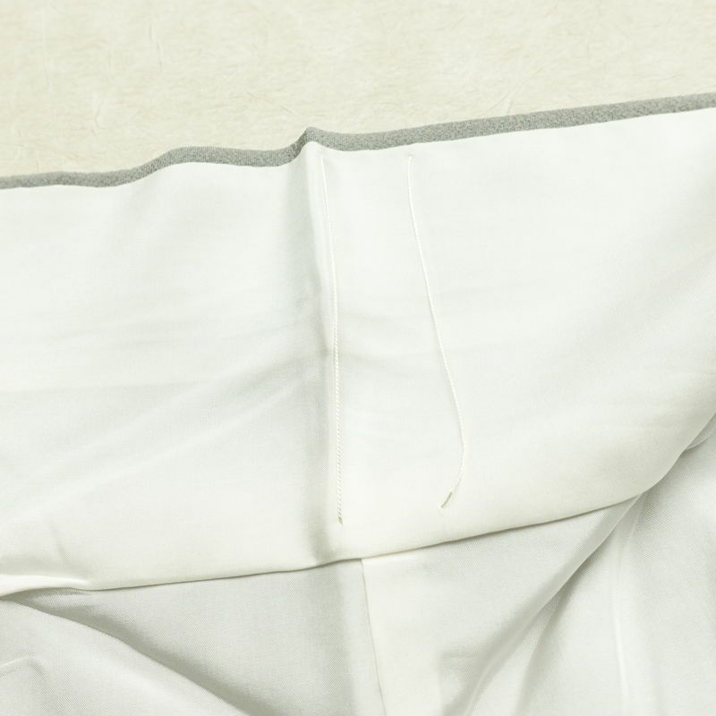 色無地 しつけ糸付き 縮緬 一つ紋付き 正絹 無地 袷仕立て 身丈158cm 裄丈64cm リサイクル着物 着物 お茶会 フォーマル シンプル グレー_画像20