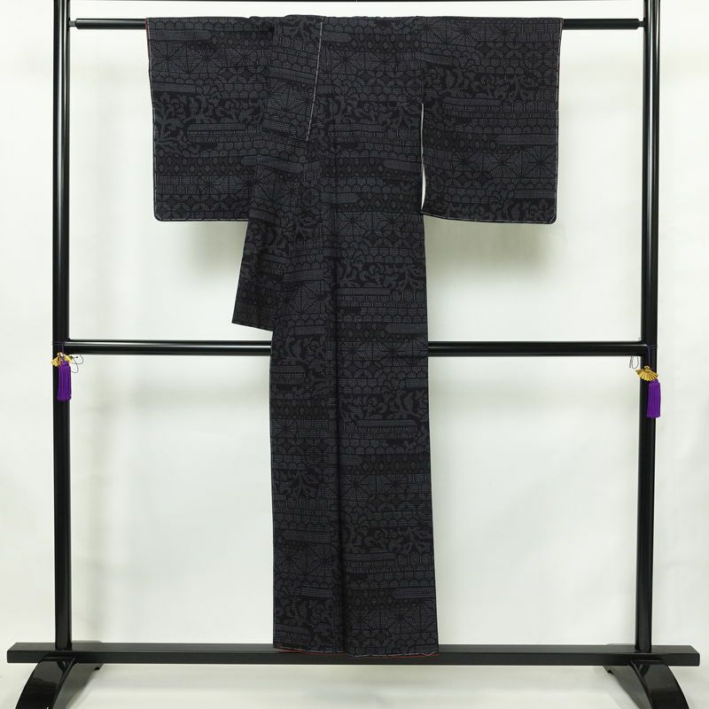 結城紬 紬 証紙あり しつけ糸付き 正絹 古典柄 袷仕立て 身丈149.5cm 裄丈65cm リサイクル着物 着物 青・紺_画像2