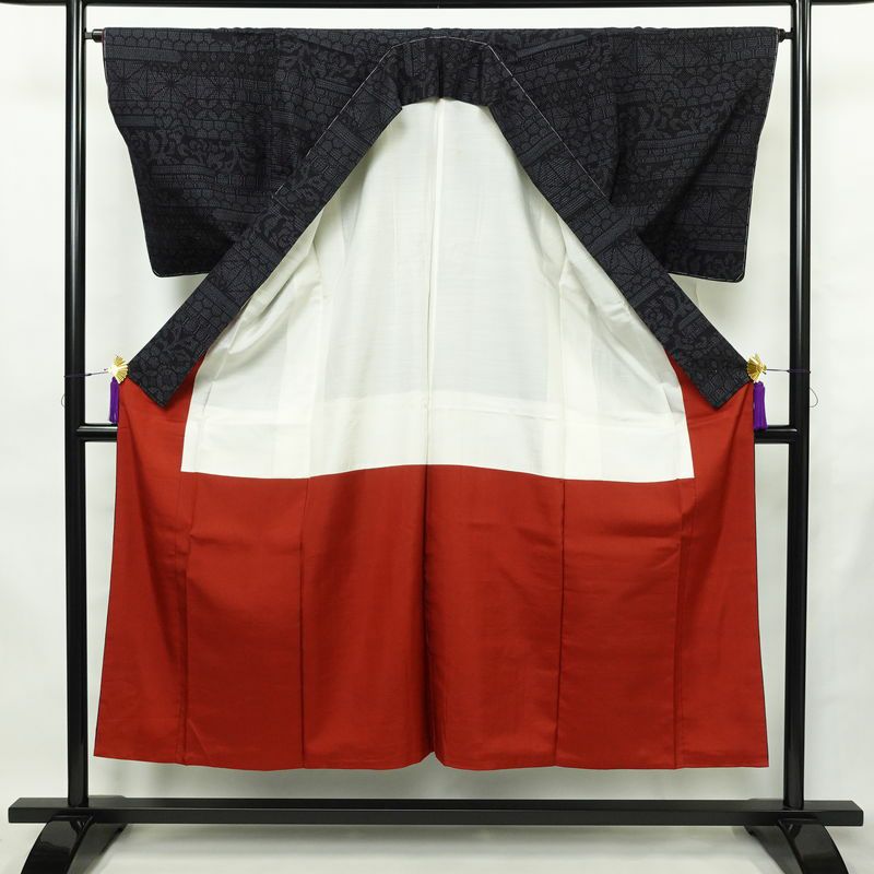 結城紬 紬 証紙あり しつけ糸付き 正絹 古典柄 袷仕立て 身丈149.5cm 裄丈65cm リサイクル着物 着物 青・紺_画像3