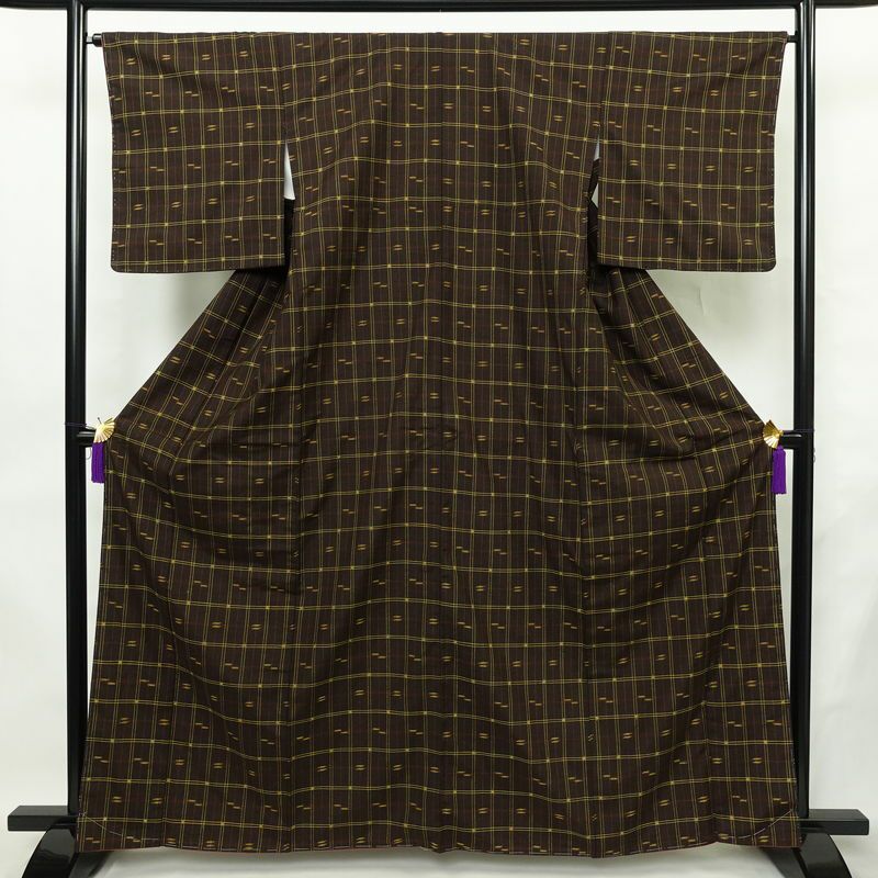 紬 しつけ糸付き 正絹 チェック・格子柄 袷仕立て 身丈163cm 裄丈65.5cm リサイクル着物 着物 カジュアル 茶_画像1