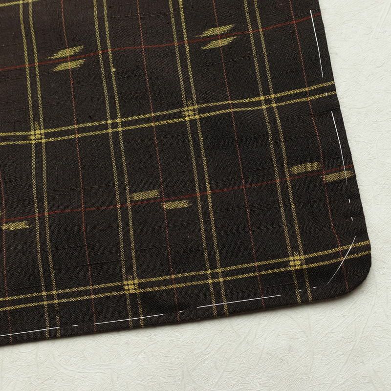 紬 しつけ糸付き 正絹 チェック・格子柄 袷仕立て 身丈163cm 裄丈65.5cm リサイクル着物 着物 カジュアル 茶_画像15