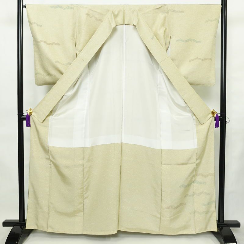 訪問着 良品 落款入り 正絹 幾何学柄・抽象柄 袷仕立て 身丈163.5cm 裄丈66.5cm リサイクル着物 着物 おしゃれ 紬地 緑・うぐいす色_画像3