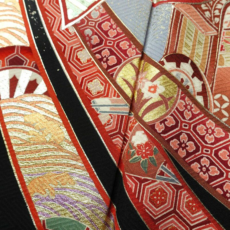 振袖 正絹 古典柄 袷仕立て 身丈164.5cm 裄丈66cm リサイクル着物 着物 箔 金彩 成人式 二十歳 二十歳の集い パーティー フォーマル 蝶 扇子 御所車 黄・黄土色_画像12