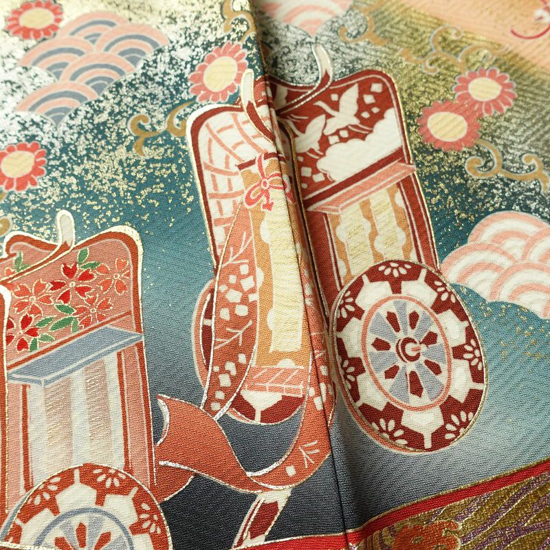 振袖 正絹 古典柄 袷仕立て 身丈164.5cm 裄丈66cm リサイクル着物 着物 箔 金彩 成人式 二十歳 二十歳の集い パーティー フォーマル 蝶 扇子 御所車 黄・黄土色_画像13