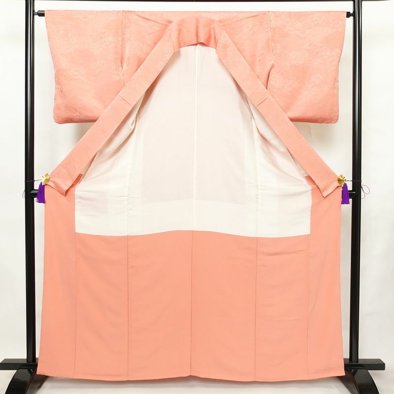 色無地 一つ紋付き 正絹 木の葉・植物柄 袷仕立て 身丈163cm 裄丈64.5cm リサイクル着物 着物 お茶会 フォーマル ピンク_画像3