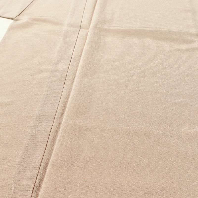 盛夏 色無地 白坂幸蔵 絽ちりめん 縮緬 絽 良品 しつけ糸付き 夏用 一つ紋付き 正絹 無地 単衣仕立て 身丈152.5cm 裄丈63.5cm リサイクル着物 着物 お茶会 フォーマル シンプル ピンクベージュ ベージュ_画像5