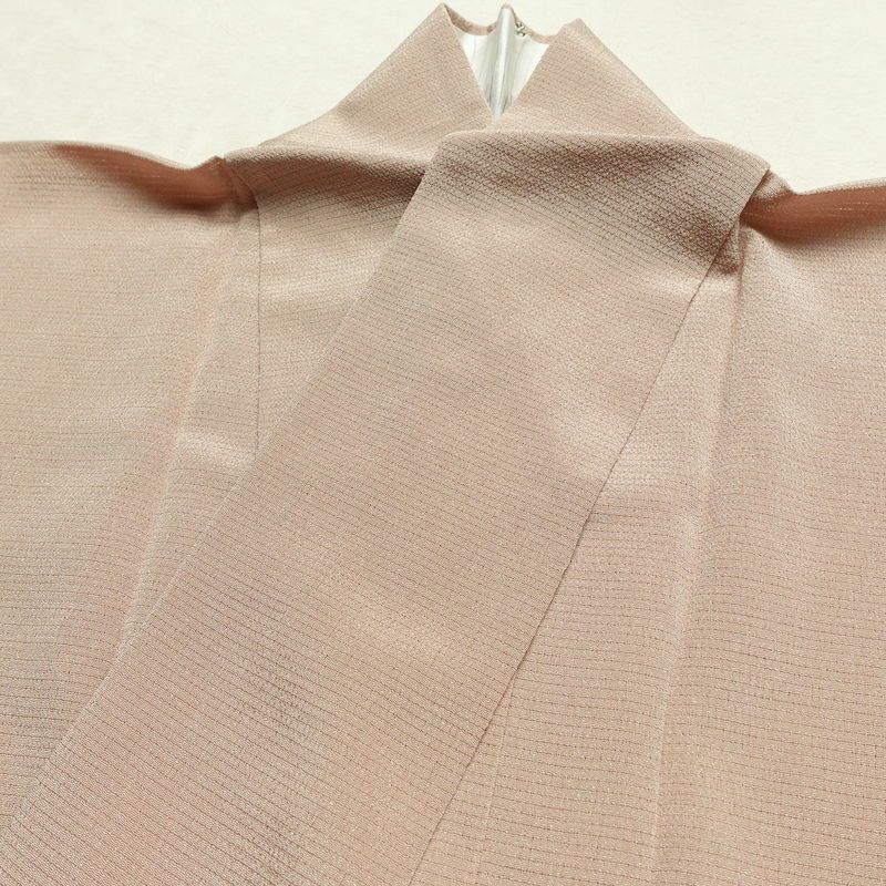 盛夏 色無地 白坂幸蔵 絽ちりめん 縮緬 絽 良品 しつけ糸付き 夏用 一つ紋付き 正絹 無地 単衣仕立て 身丈152.5cm 裄丈63.5cm リサイクル着物 着物 お茶会 フォーマル シンプル ピンクベージュ ベージュ_画像17