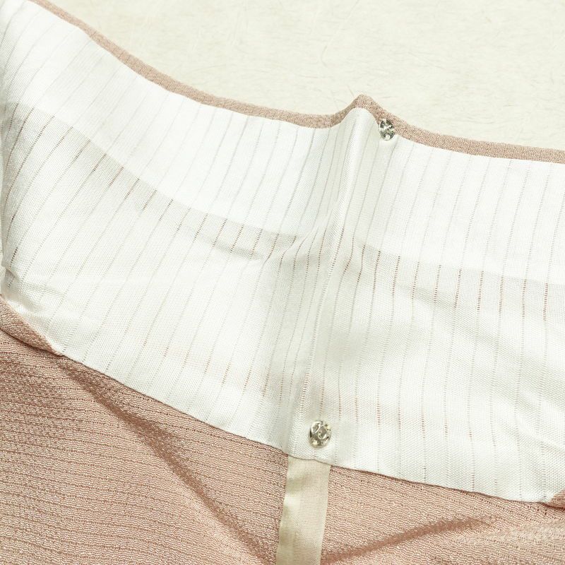 盛夏 色無地 白坂幸蔵 絽ちりめん 縮緬 絽 良品 しつけ糸付き 夏用 一つ紋付き 正絹 無地 単衣仕立て 身丈152.5cm 裄丈63.5cm リサイクル着物 着物 お茶会 フォーマル シンプル ピンクベージュ ベージュ_画像20