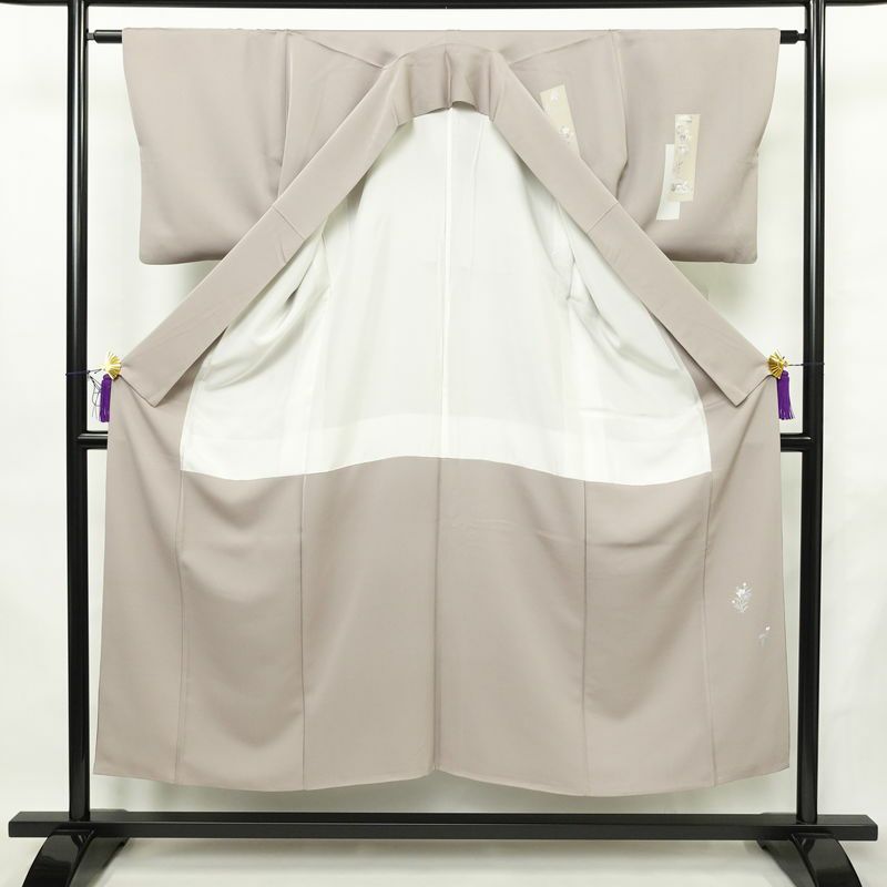 付け下げ 正絹 木の葉・植物柄 袷仕立て 身丈149.5cm 裄丈62cm リサイクル着物 着物 刺繍 箔 共八掛 入学式 卒業式 七五三 お宮参り フォーマル 上品 紫・藤色_画像3